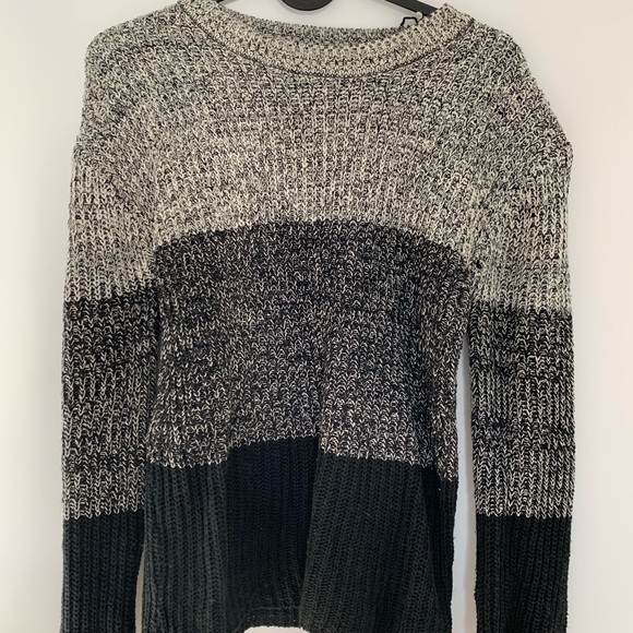 🛍3/$25 Grey Striped Sweater - Picture 1 of 2